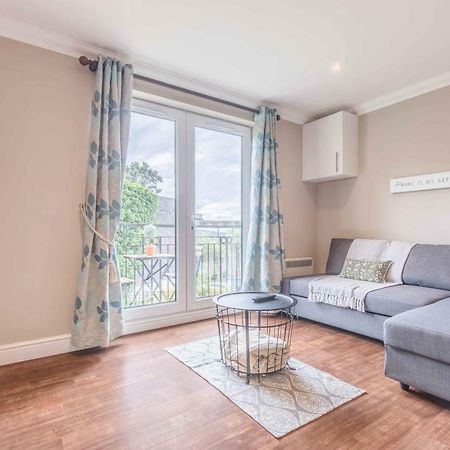 Modern Apartment Within Short Walk Of The Castle, High Street And Long Walk - Free Parking ويندسور المظهر الخارجي الصورة