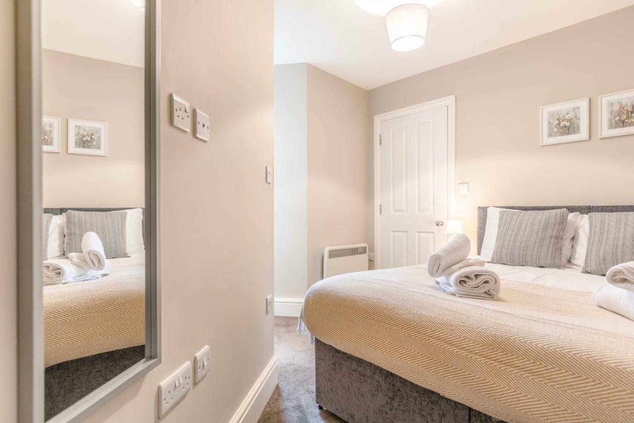 Modern Apartment Within Short Walk Of The Castle, High Street And Long Walk - Free Parking ويندسور المظهر الخارجي الصورة