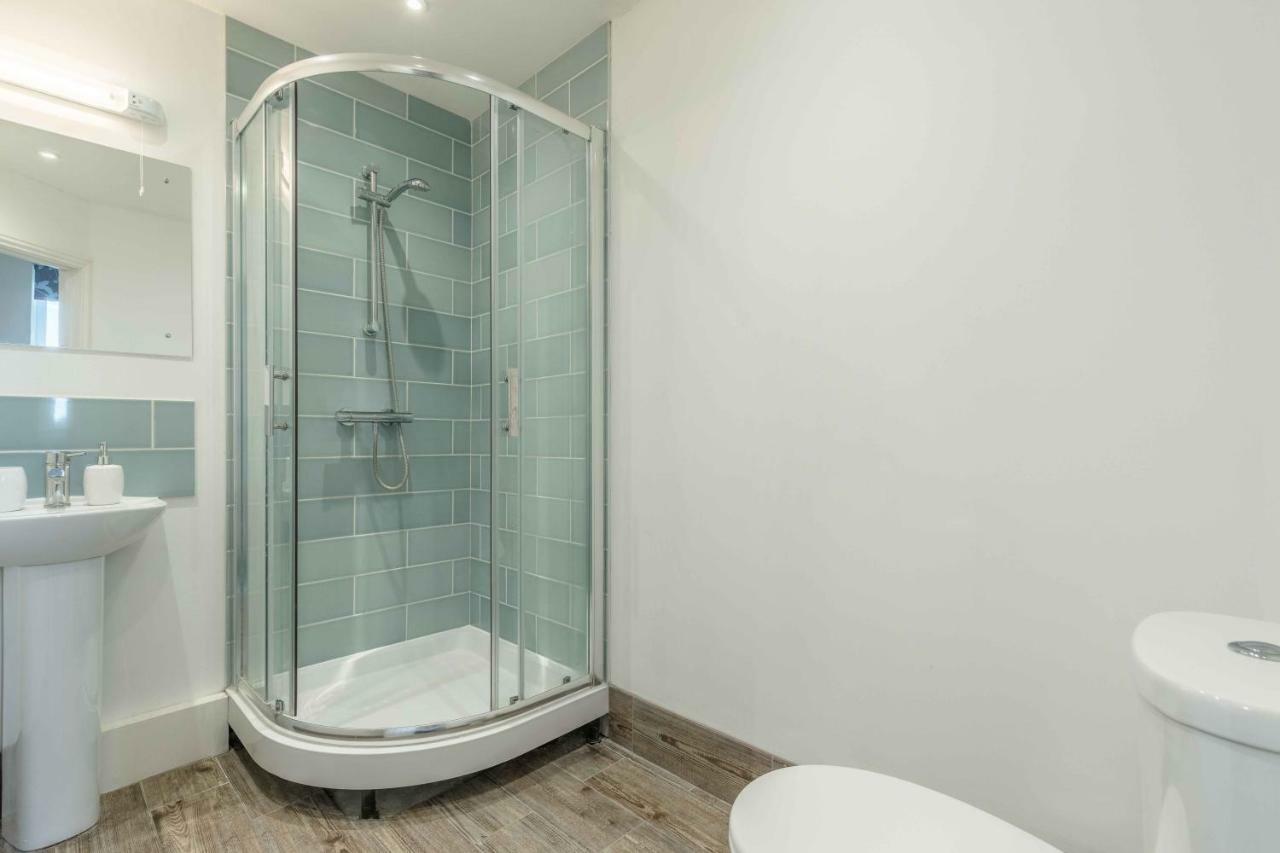 Modern Apartment Within Short Walk Of The Castle, High Street And Long Walk - Free Parking ويندسور المظهر الخارجي الصورة